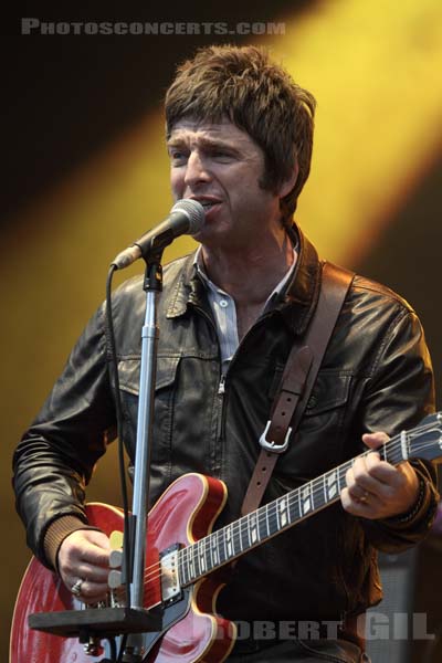 NOEL GALLAGHER'S HIGH FLYING BIRDS - 2012-08-25 - SAINT CLOUD - Domaine National - Grande Scene - 